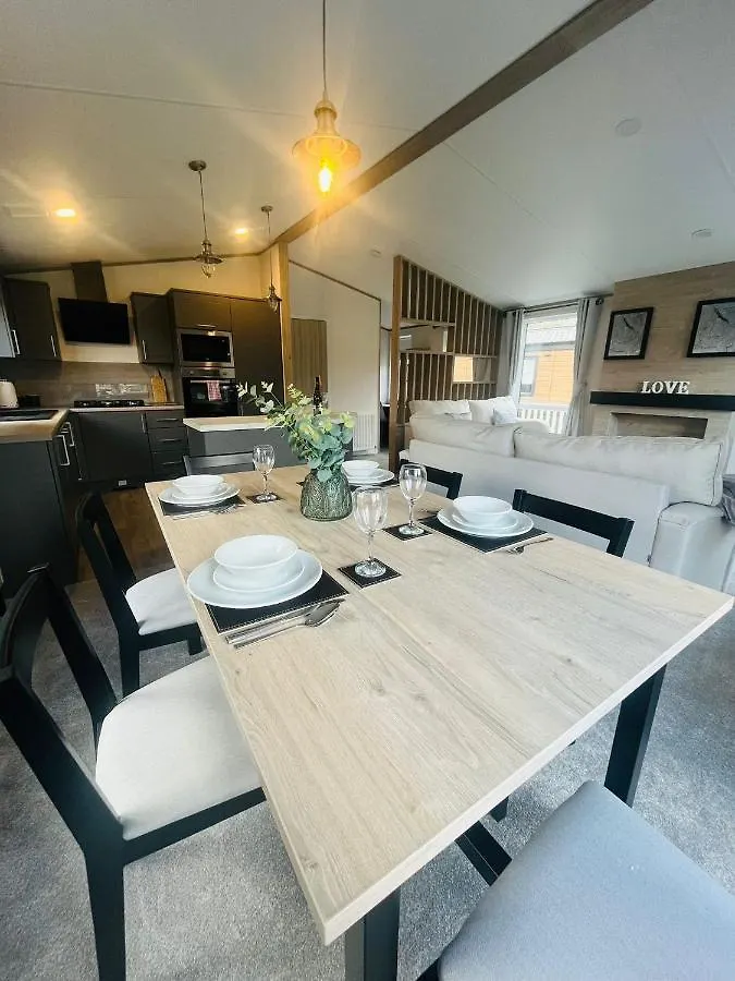 Belle Vue Lodge With Hot Tub 요크
