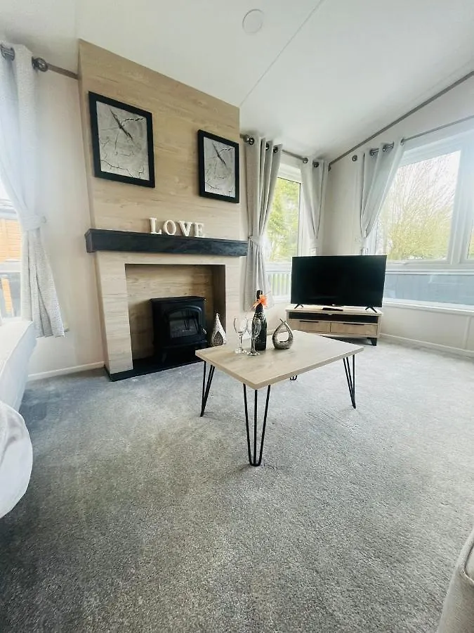 Belle Vue Lodge With Hot Tub York
